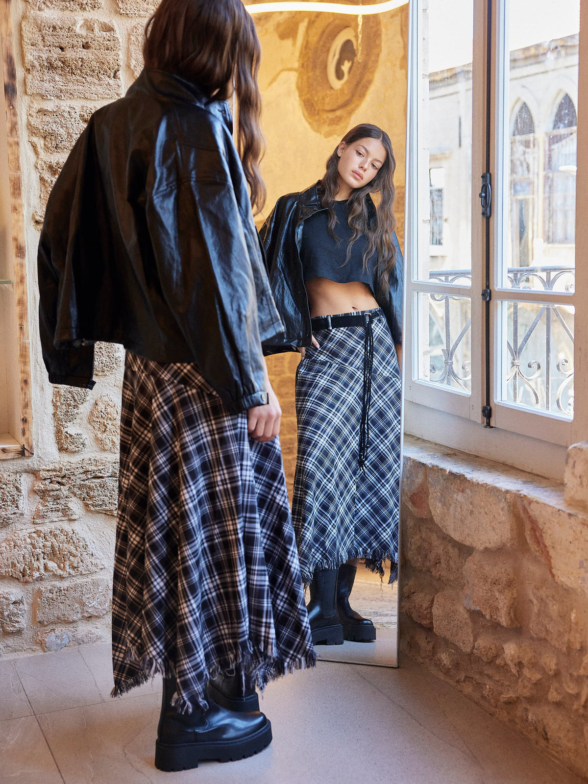 חצאית מידי משבצות לורן - שחור