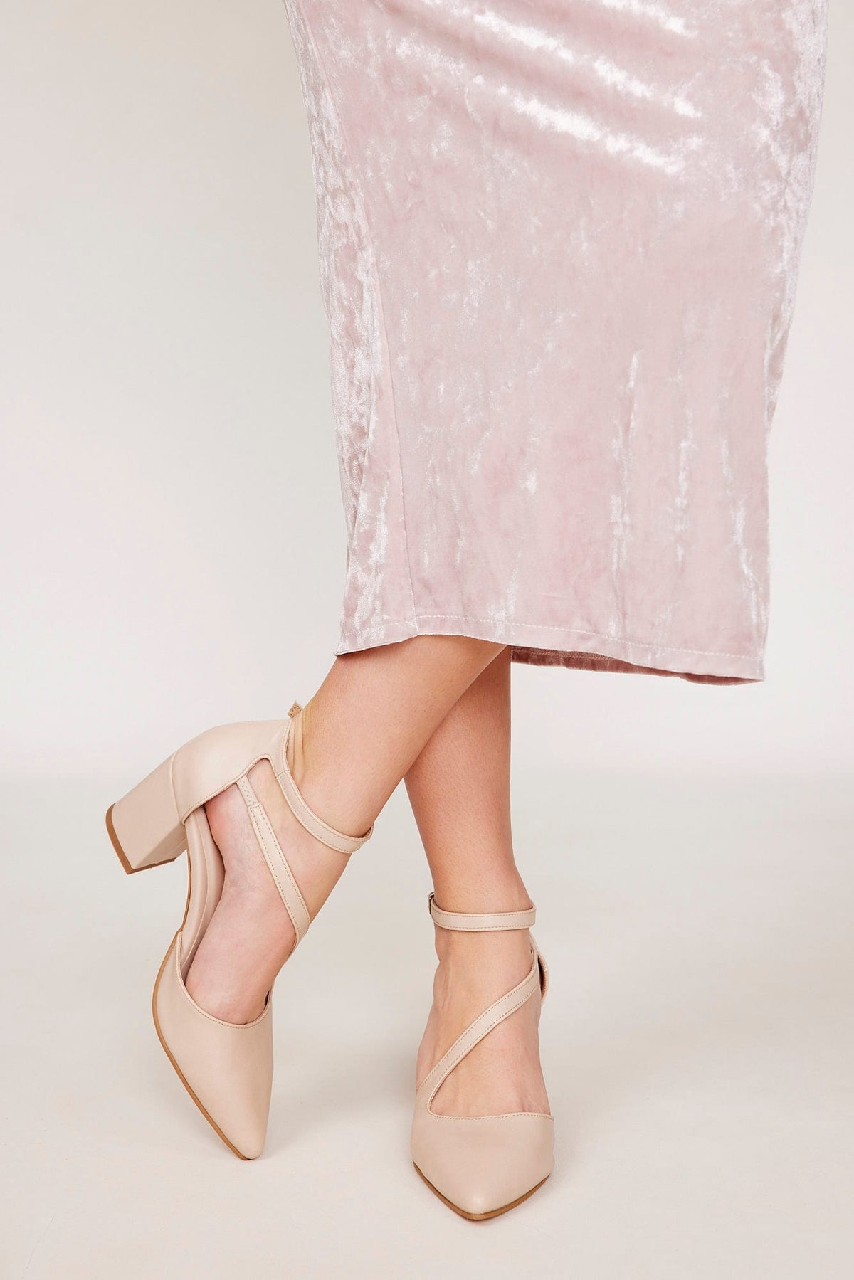 נעלי עקב שפיץ - Lia-ניוד