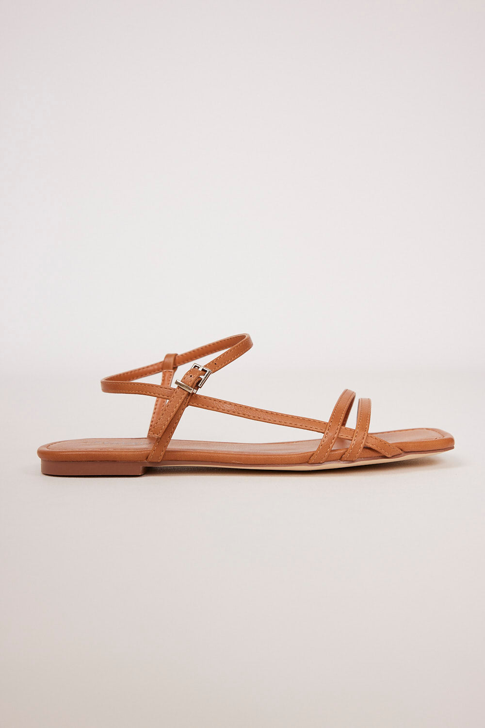 סנדלים שטוחים - Angie 50-קאמל