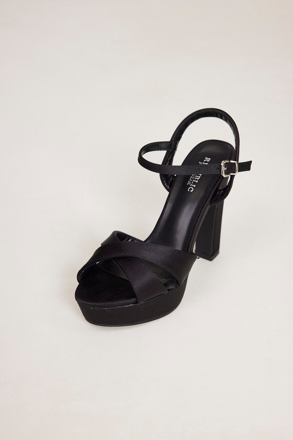 סנדלי עקב פלטפורמה - Naya 3-שחור סאטן