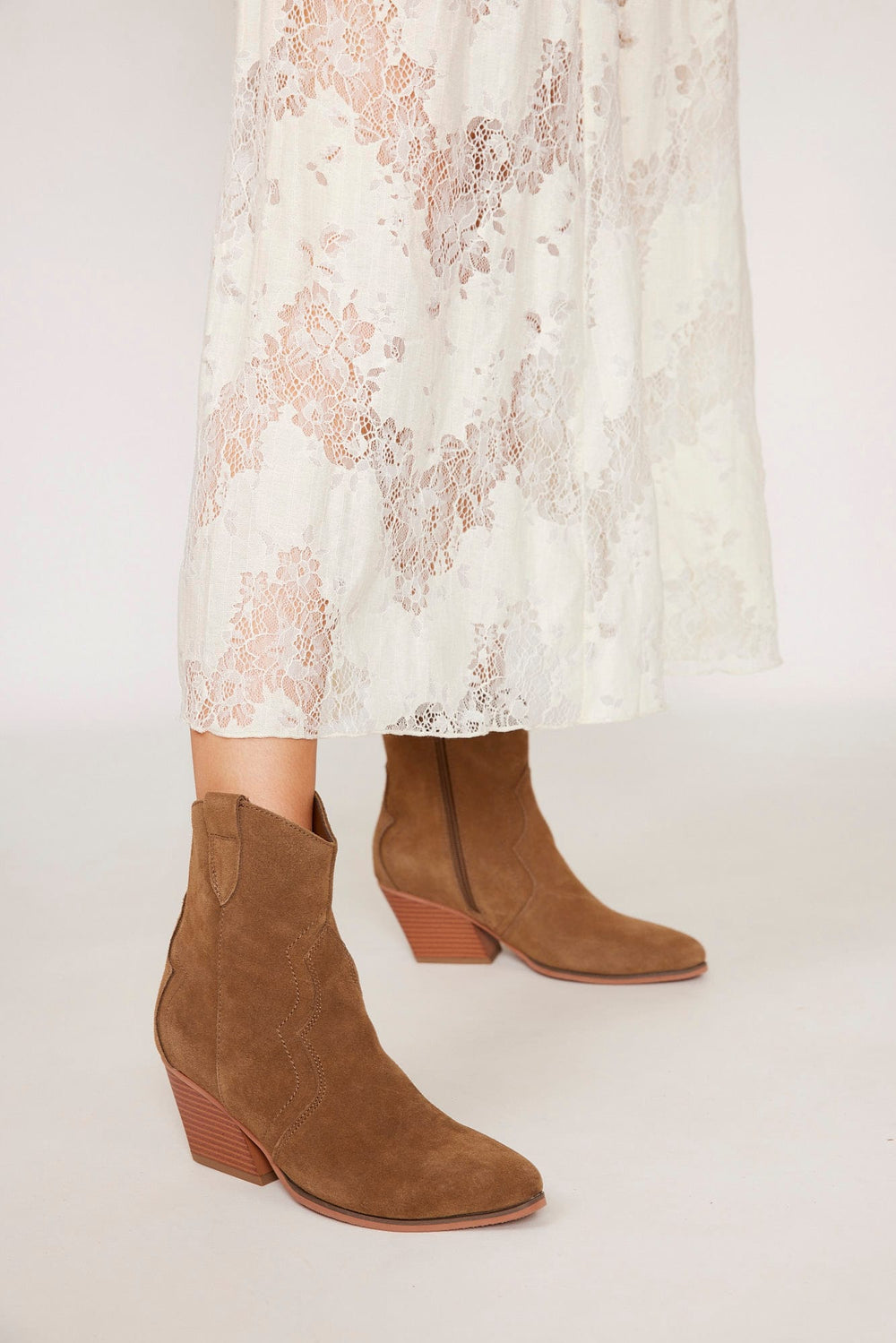 מגפוני בוקרים - Tracy-חום זמש