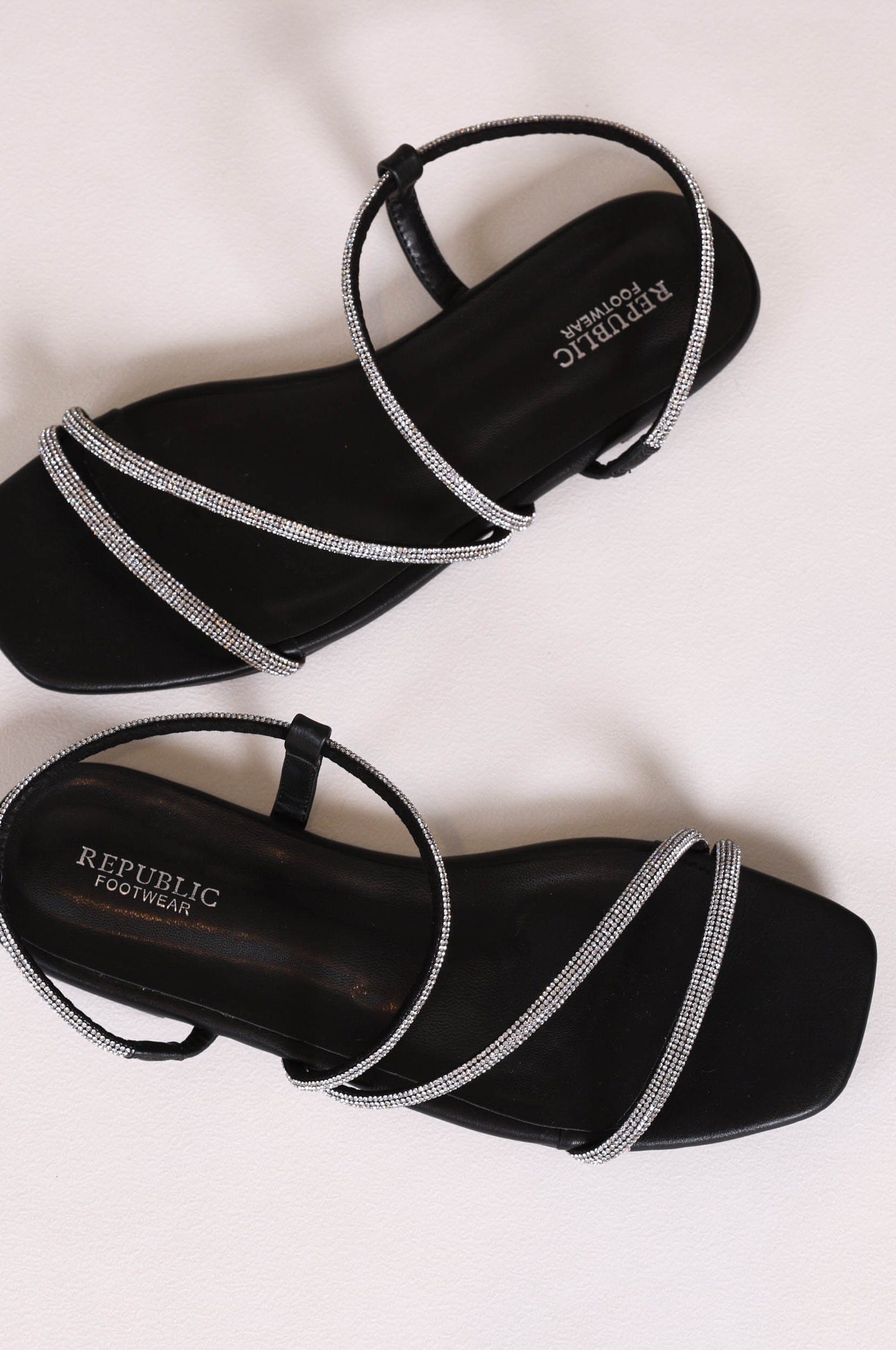 Ember 1 Black Silver (4)