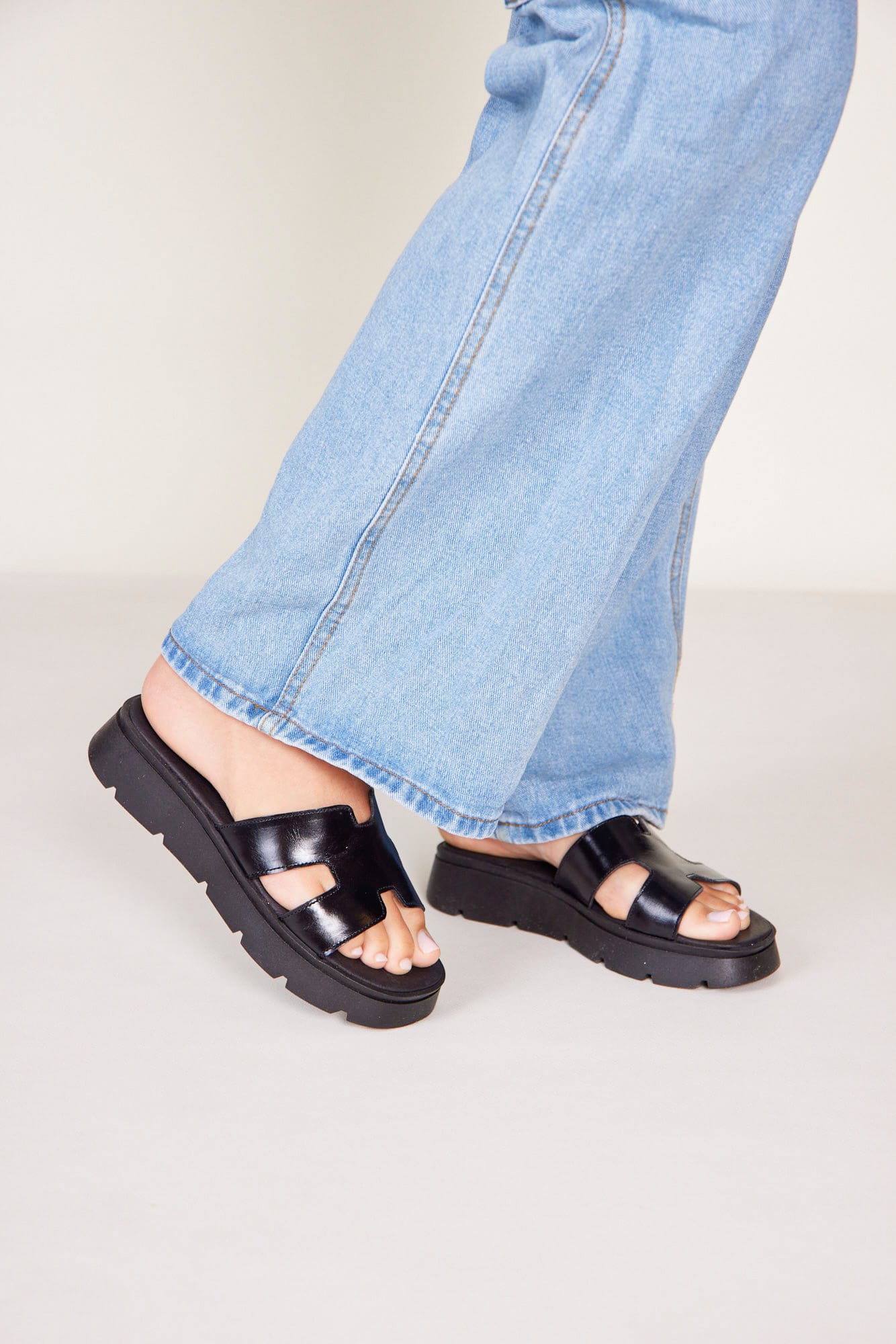 Hili 9985 Black (6)