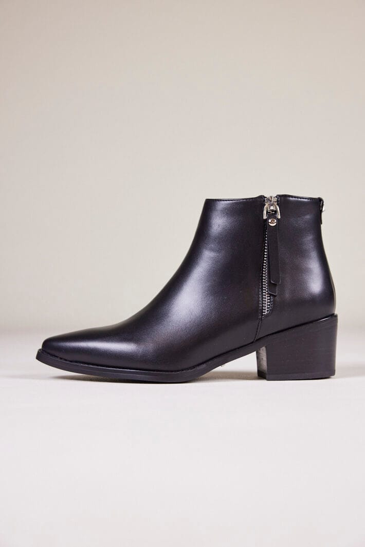 Scarlet 14 Black Pu (2)