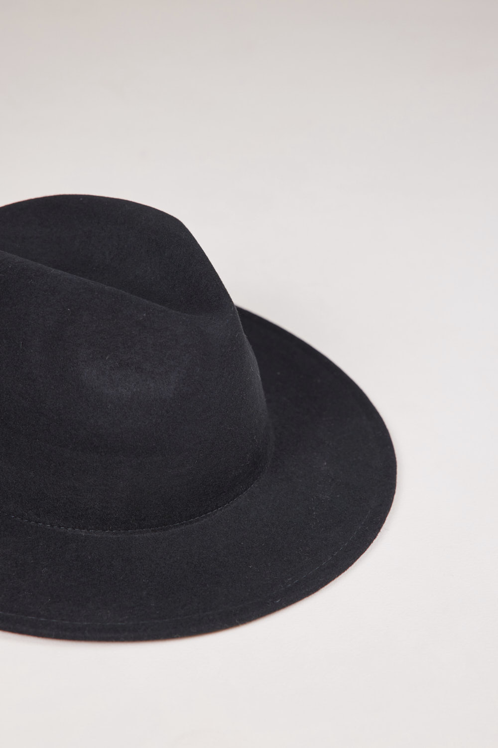 כובע לואיס שחור (4)