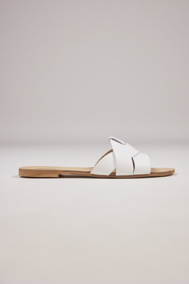White Lori 603