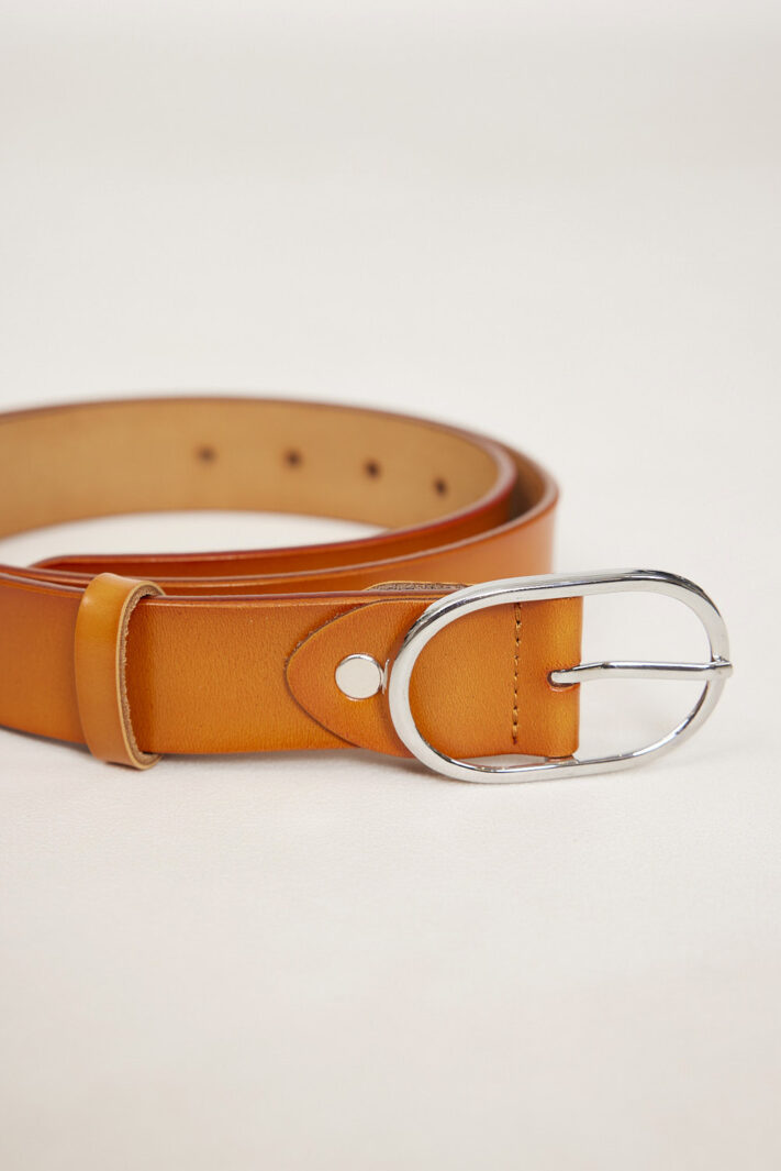 לוקה חגורת עור לנשים