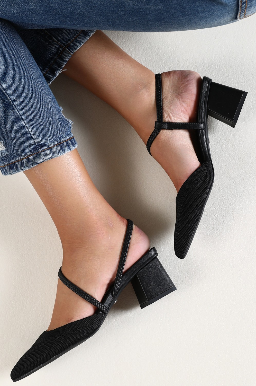 Florance 4 Black Knit (3)