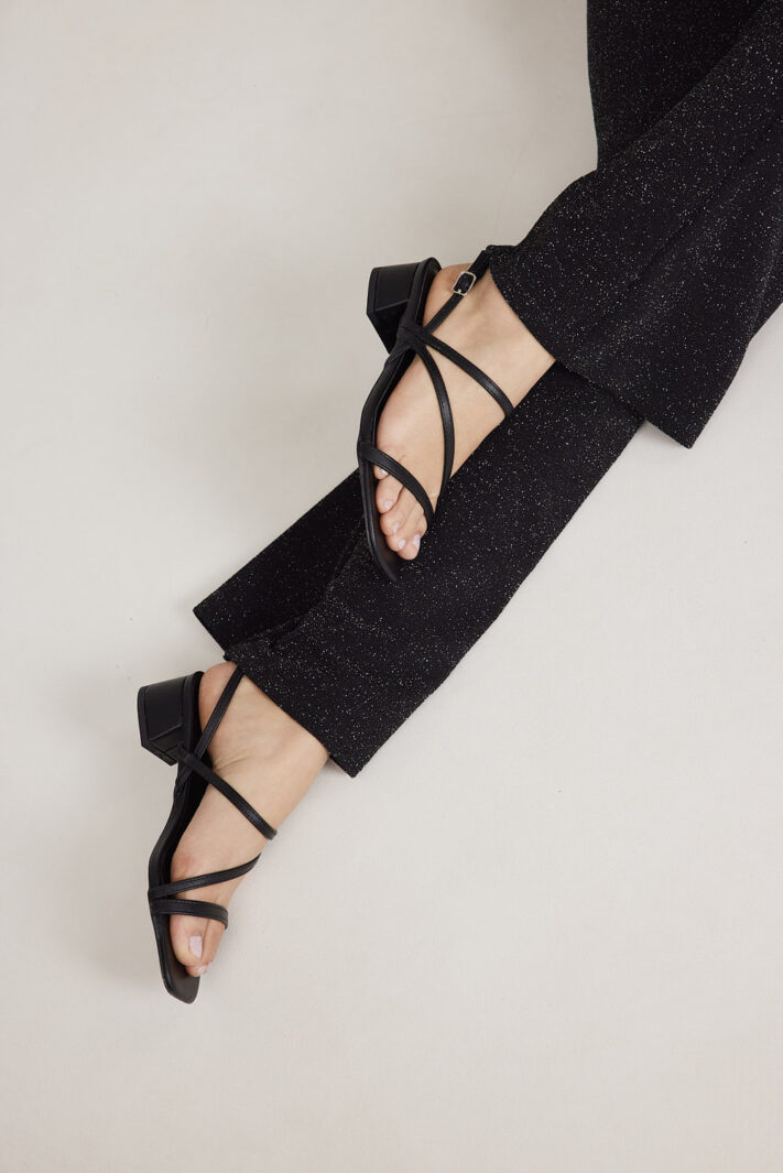 Ruth 10 Black Pu (4)