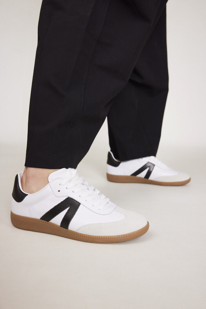 סניקרס Alpha White Black (2)