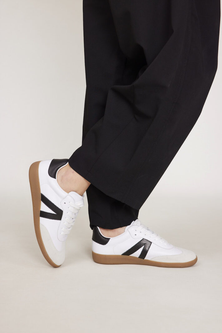 סניקרס Alpha White Black