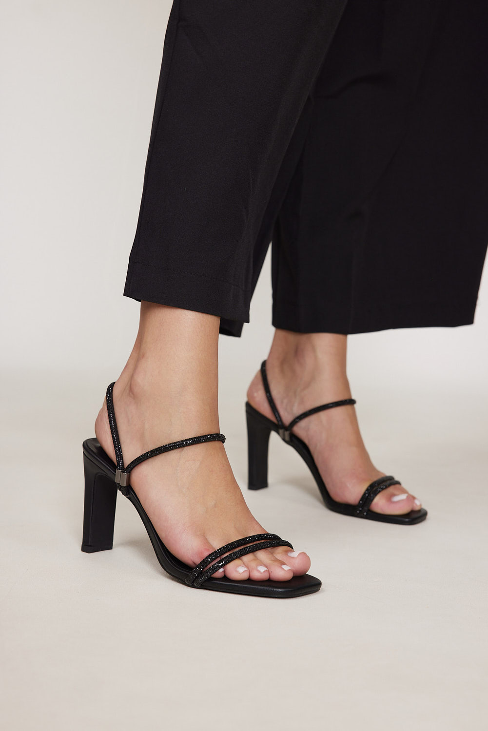 Emma 19 Black Black