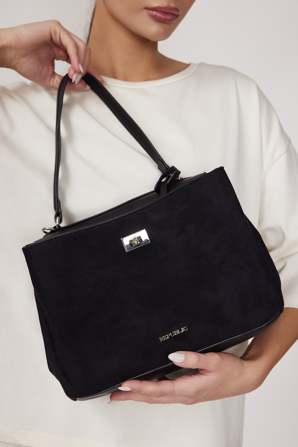 תיק צד ג'יזל שחור (3)