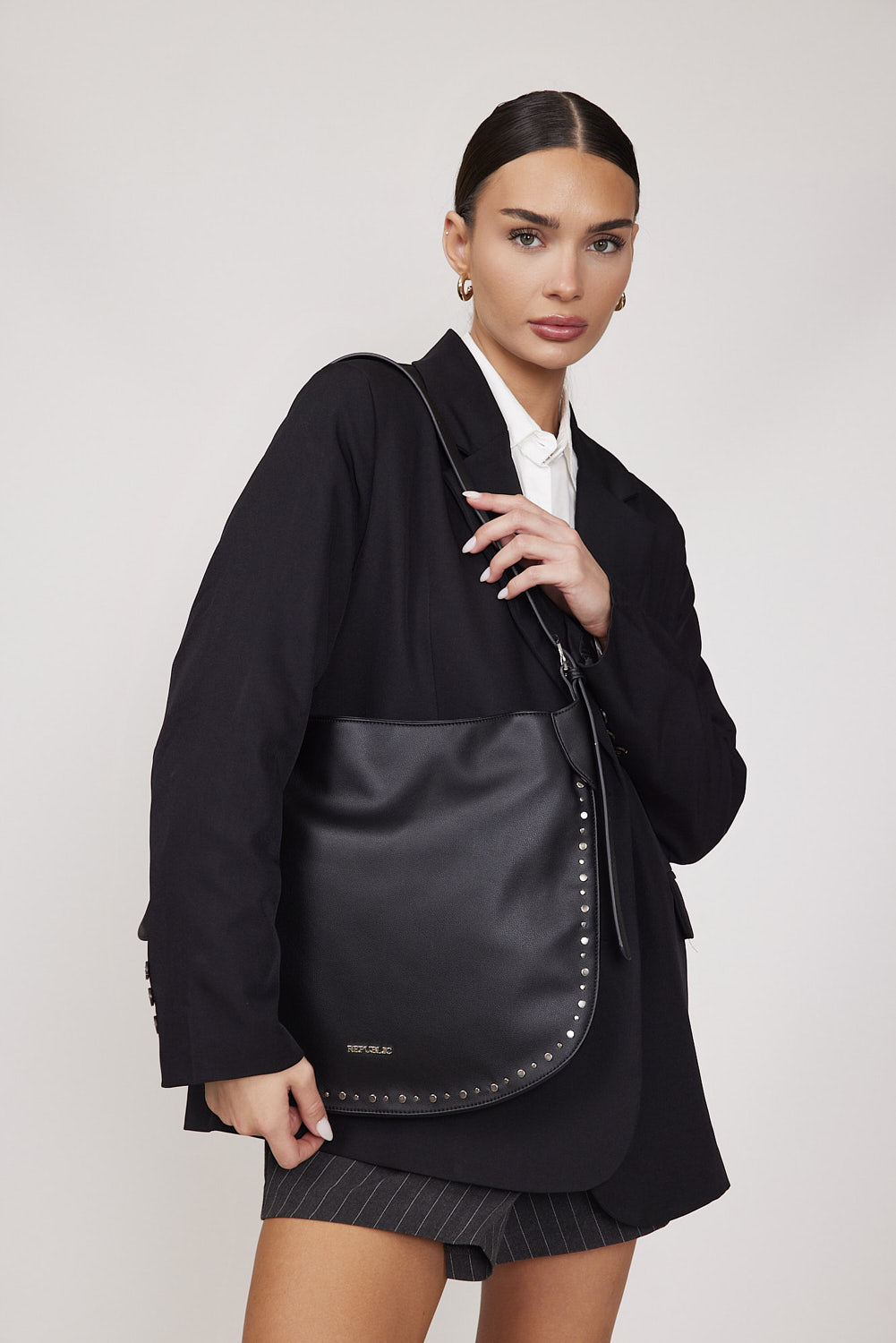 תיק צד לואיז שחור (2)