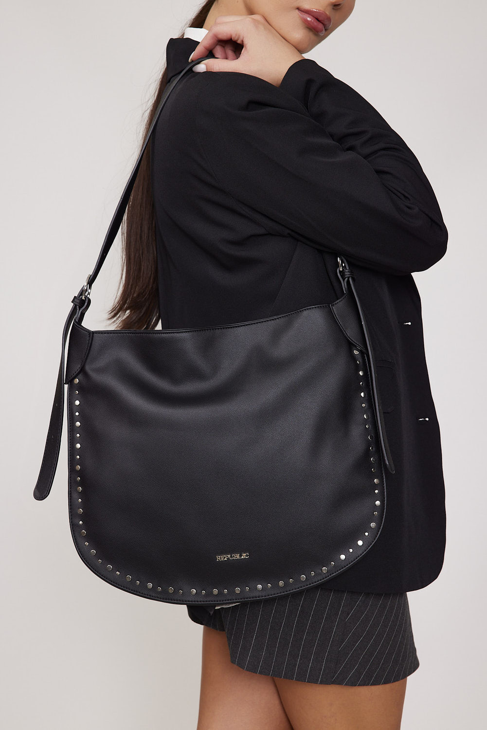 תיק צד לואיז שחור (4)