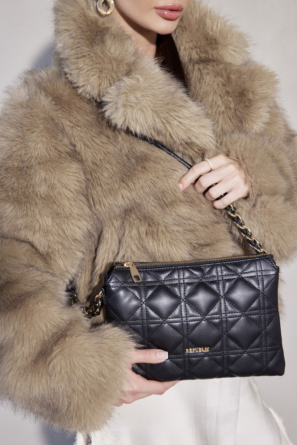 תיק צד ג'ניפר שחור (3)