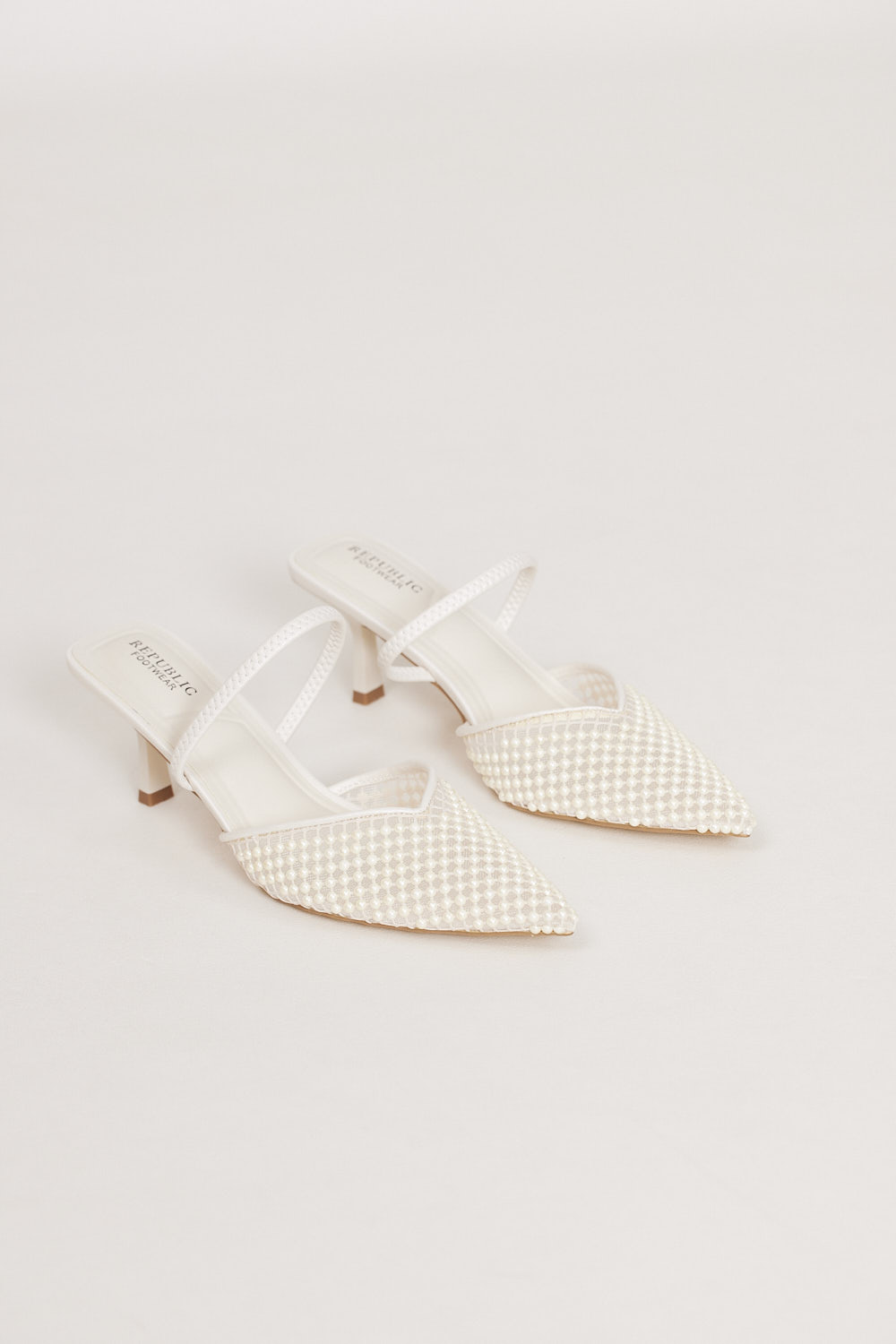 Taylor 12 Cream White (6)