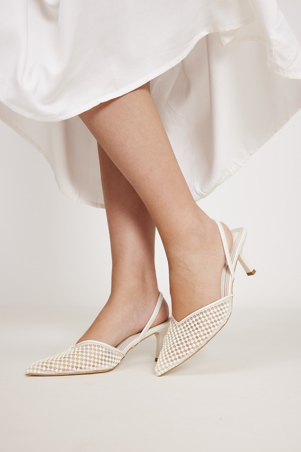 Taylor 12 Cream White