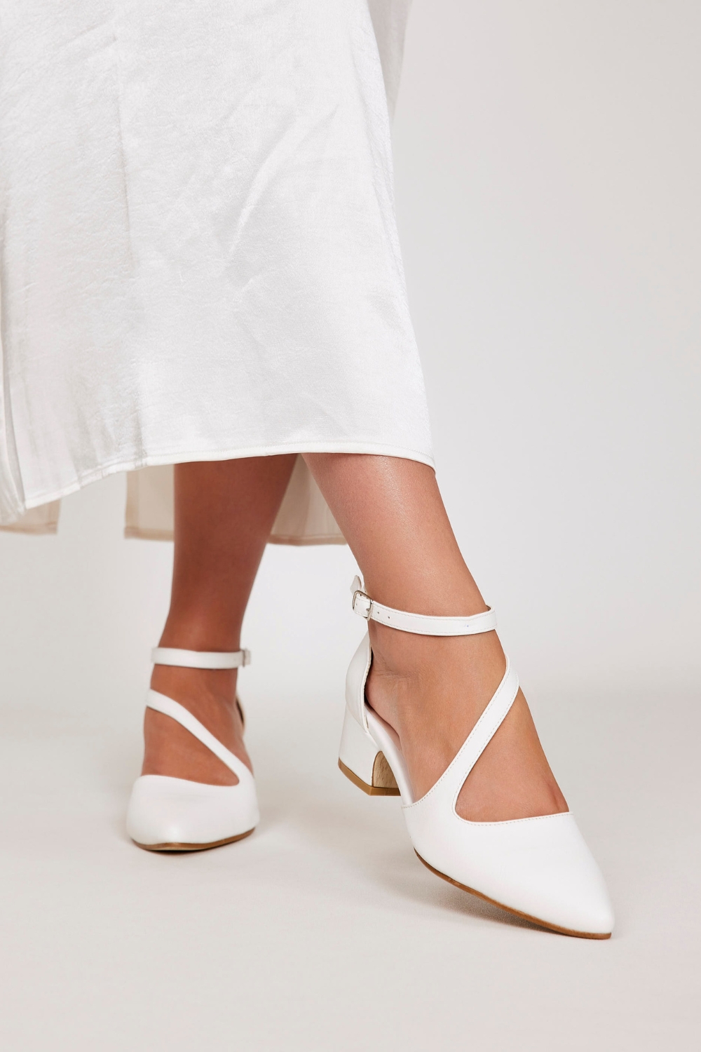Emily 695 White (5)